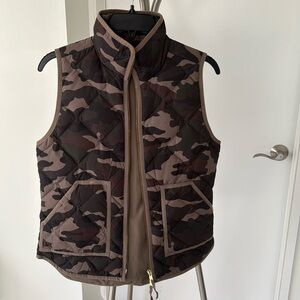 Ladies J.Crew camouflage vest size extra small, gently used